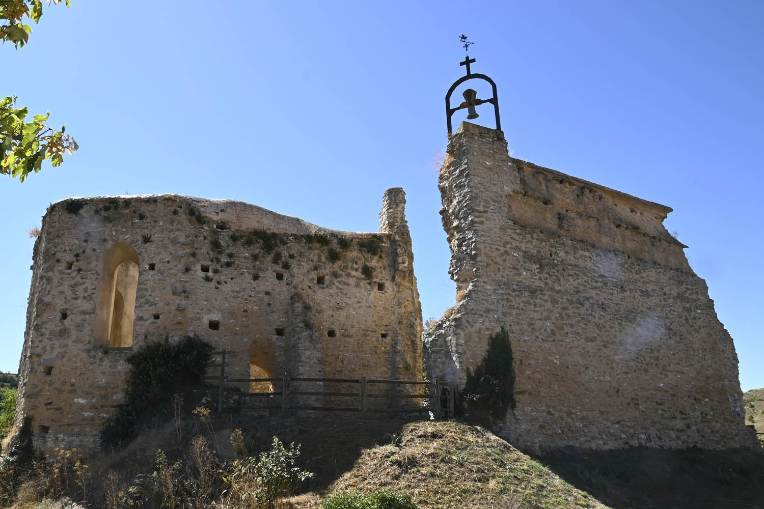 RUINAS DE LA IGLESIA FORTALEZA DE S ANDRES EN QUINTANILLA SAN GARCIA
