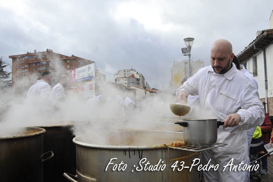 REPARTO DE TITOS EN GAMONAL