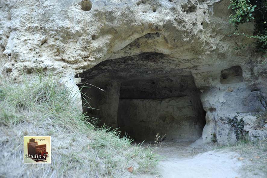 CUEVA DE LOS PORTUGUESES EN TARTALES DE CILLA
